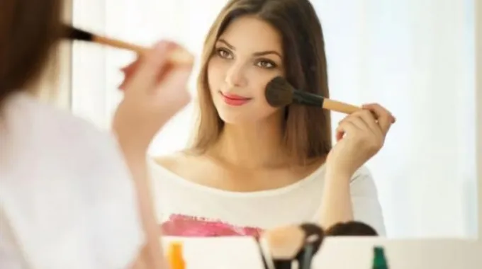 طرق طبيعية لتثبيت المكياج في الصيف
